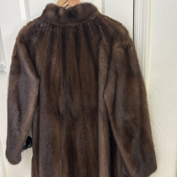 Full length mink coat - Picture 6 of 14